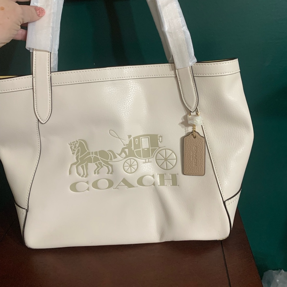 Coach NWT chalk/vanilla cream horse & carriage tote